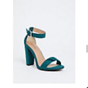 Emerald Green Twisted Strap Tapered Heel